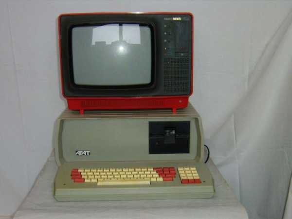 Как назывался первый мультимедийный компьютер ibm pc xt альтаир 8800 amiga 1000 macintosh apple ii